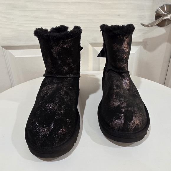 New! UGG Mini Bailey Bow Glimmer Boots - Picture 4 of 7